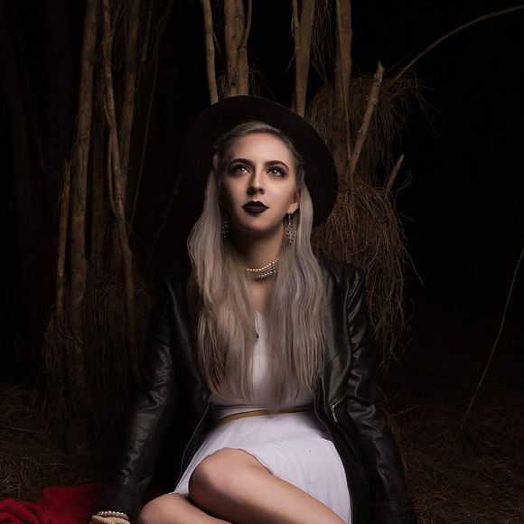 Meet your Posher, Amelia - Picture 1 of 1